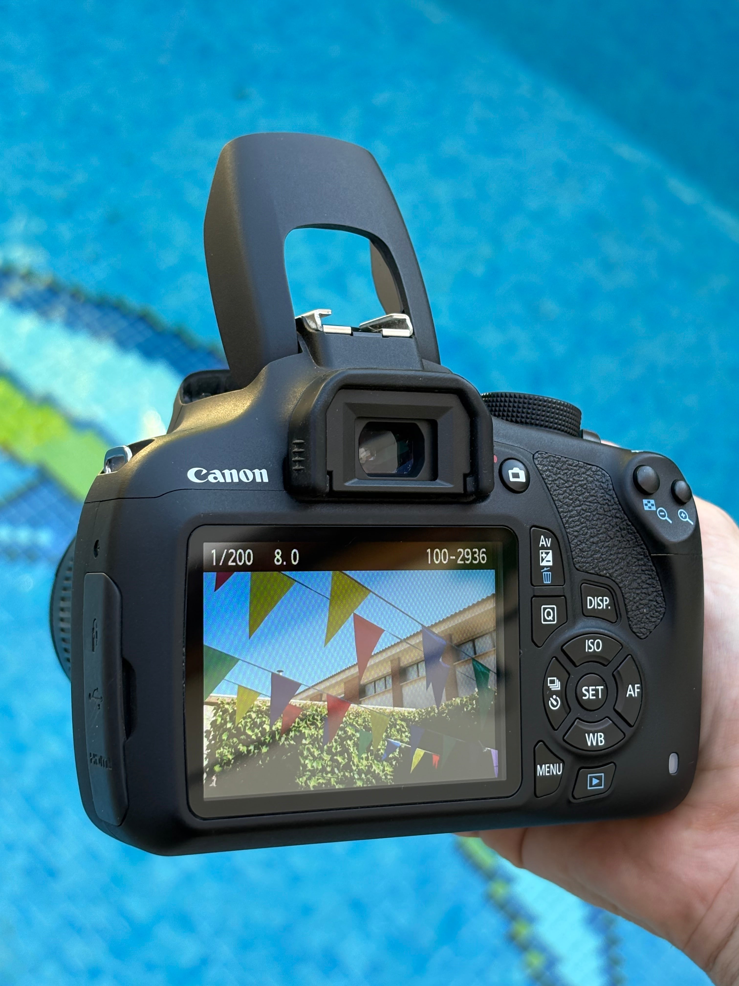 Canon EOS 1200D + 18-55mm
