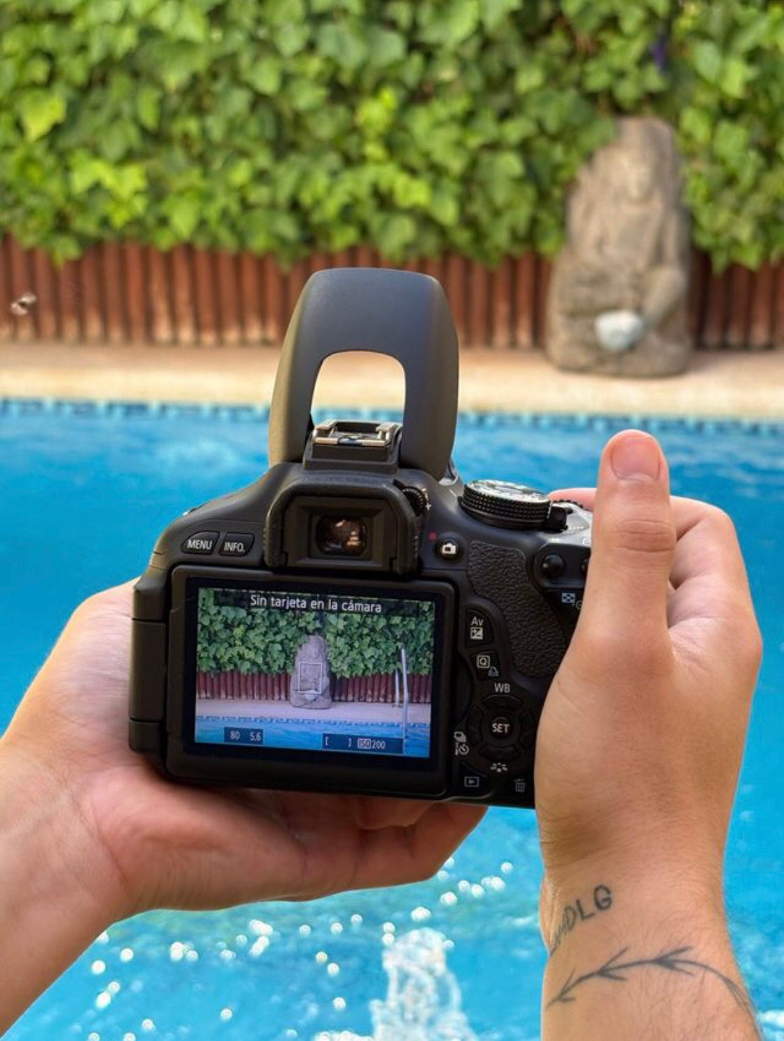 Canon EOS 600D + 18-55mm