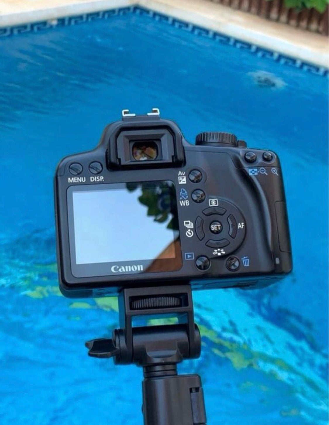 Canon EOS 1000D Pro + Canon 18-55mm y Accesorios