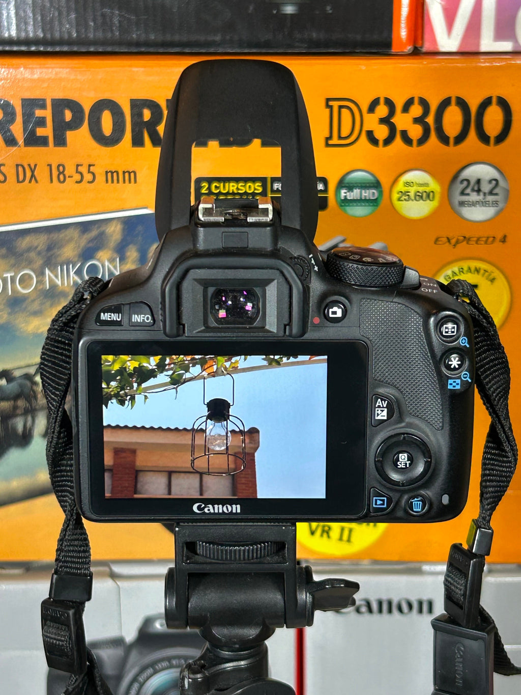 Canon EOS 100D + Canon 18-55mm