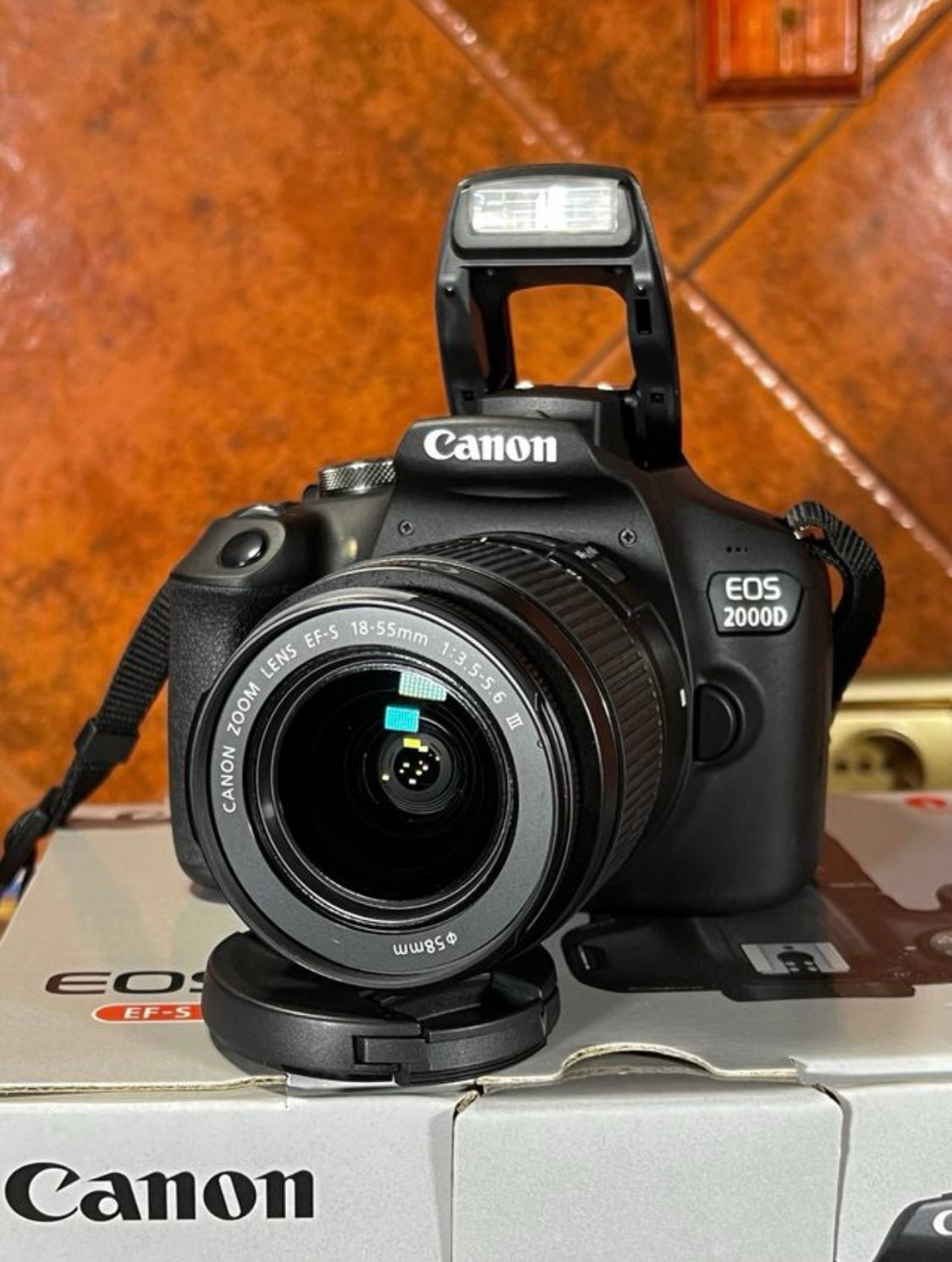 Canon EOS 2000D + Canon 18-55mm