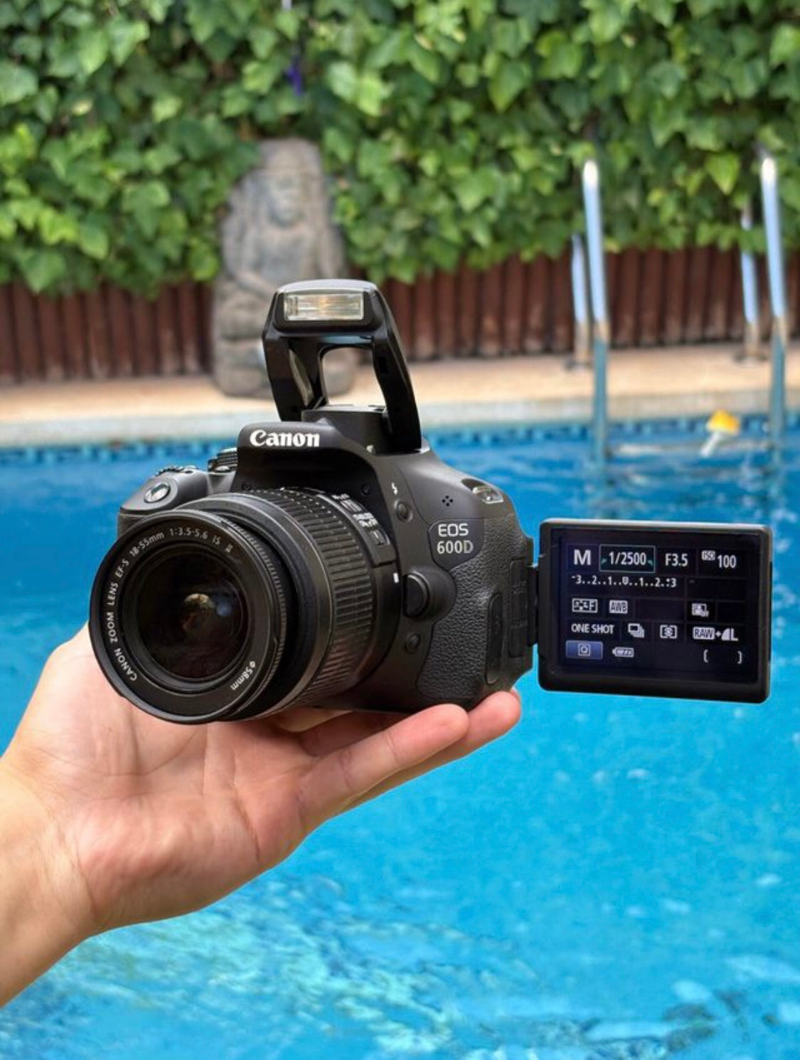 Canon EOS 600D + 18-55mm