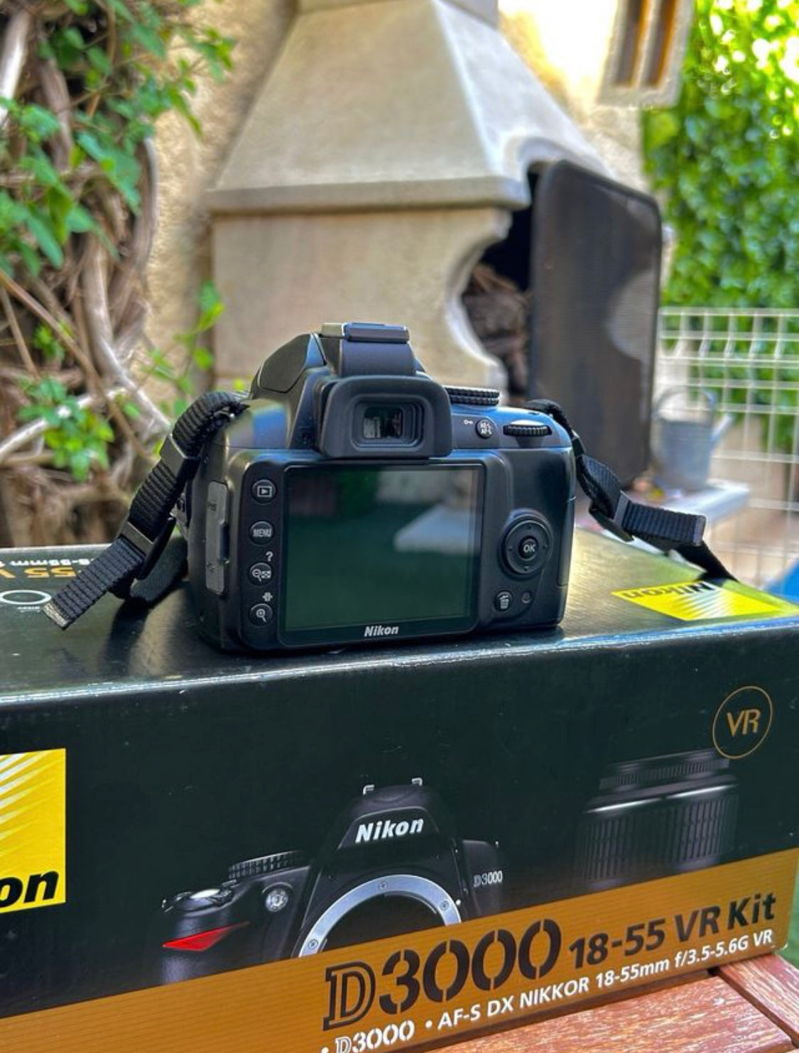 Nikon D3000 Pro + Nikon 18-55mm y Accesorios