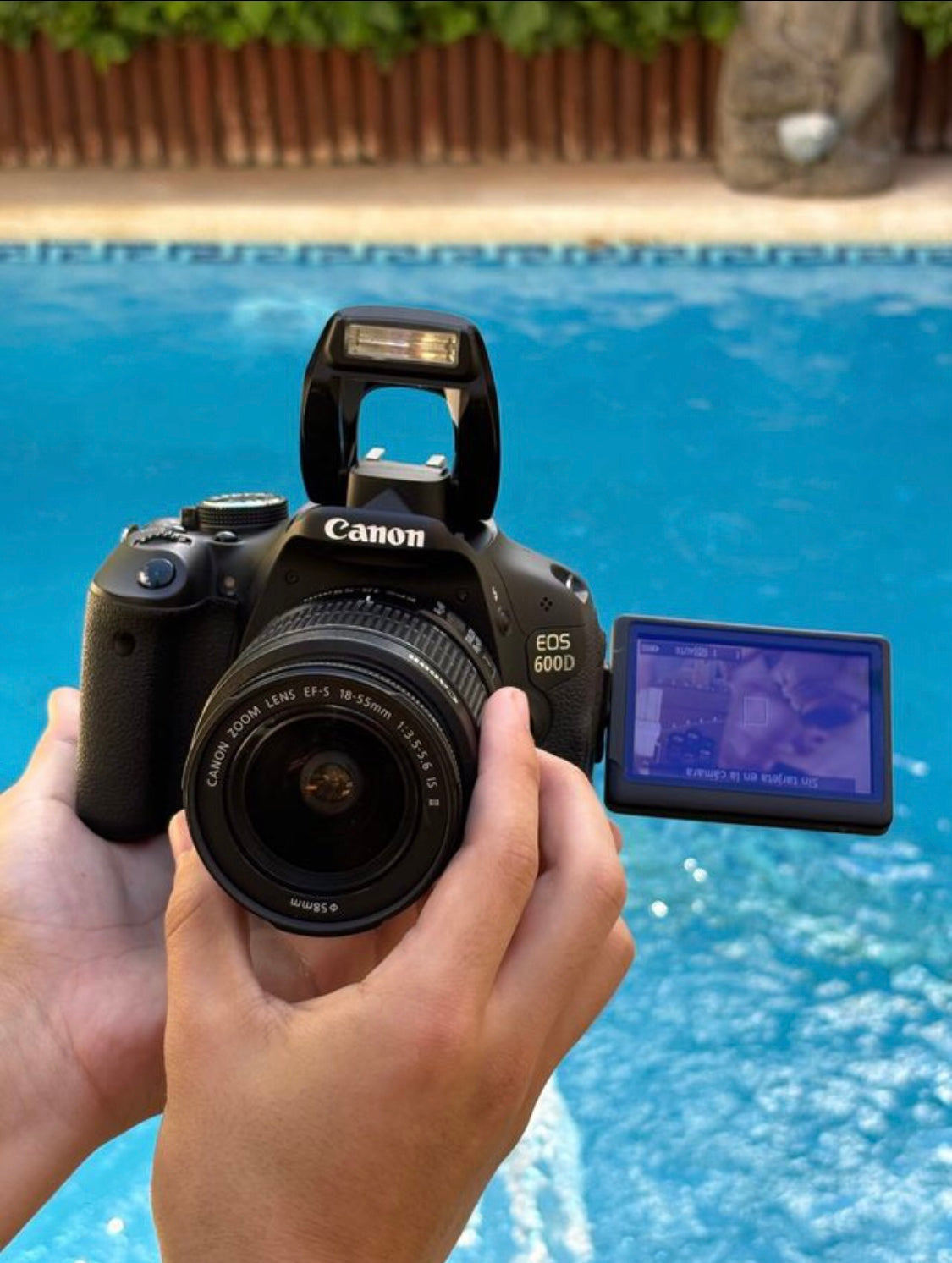 Canon EOS 600D + 18-55mm