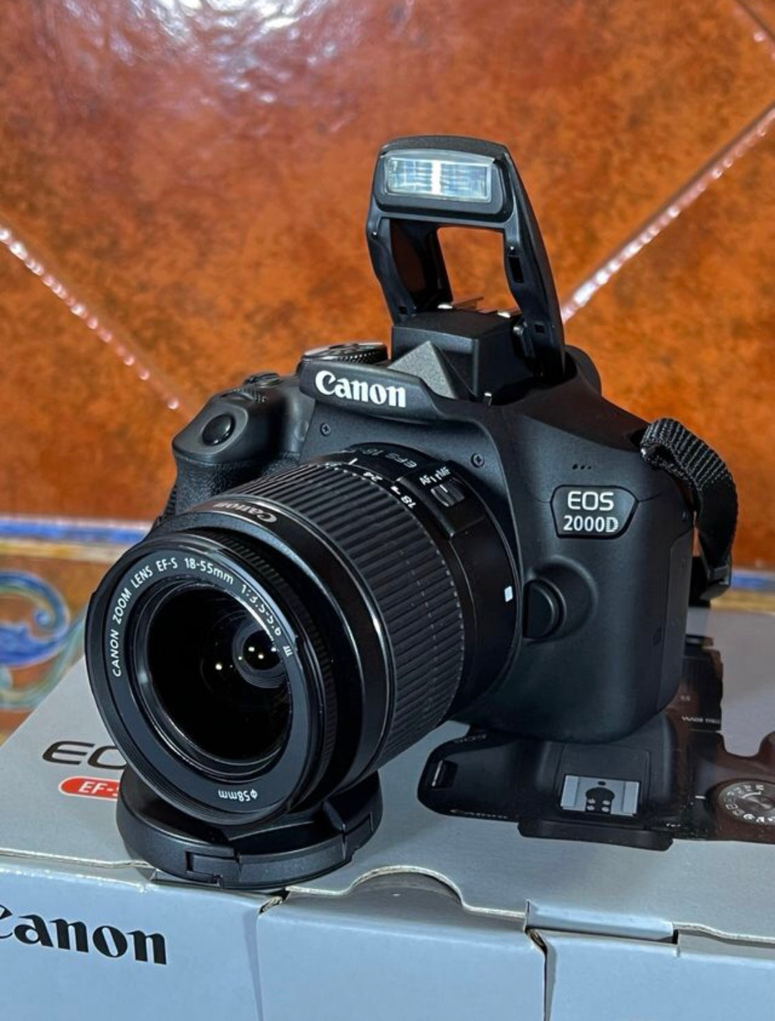 Canon EOS 2000D + Canon 18-55mm